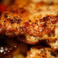 Запеченное куриное филе с овощами