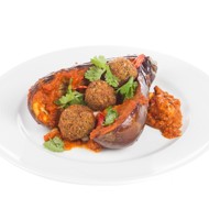 Запеченный баклажан с фалафелем