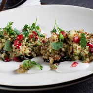 Запеченный баклажан с табуле из киноа