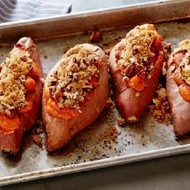 Запеченный сладкий картофель с золотистой корочкой