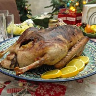 Запеченный гусь с апельсинами и яблоками