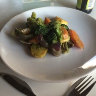 Запечённые овощи под мятно-чесночным соусом