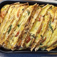 Запеканка из лаваша с помидором и шпинатом