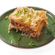 Запеканка из пшеничной лапши с купатами