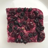 Запеканка с ягодами и кокосовой мукой