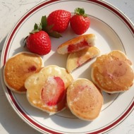 Клубничные блинчики на завтрак для любимой к 14 февраля