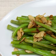 Зеленая фасоль с миндалем и тимьяном