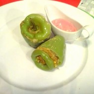 Зеленые перцы фаршированные нутовым фаршем