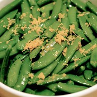 Зеленый горошек с апельсиновым соком и цедрой