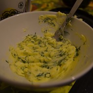 Зеленое чесночное масло