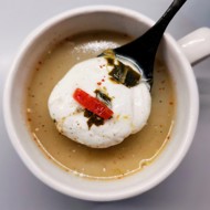 Зеленые щи с перепелкой