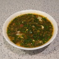 Зеленый борщ на бульоне из индейки