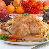 Жареная индейка с овощами в белом вине