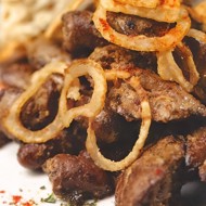 Жареная куриная печенка с луком и специями