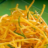 Жареная морковь с имбирем и чили по-китайски