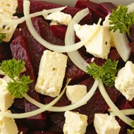 Жареная свекла с карамелизованным луком и фетой