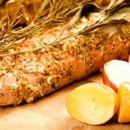 Жареная свиная вырезка в крупной соли и специях