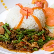 Жареная свинина с зеленой фасолью