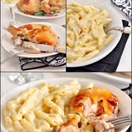 Жареная курица с чесночным соусом и пенне в сырно-сливочном соусе