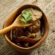 Жареные баклажаны с чесноком и мятой