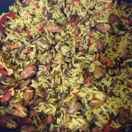 Жареные мидии с рисом и соусом терияки