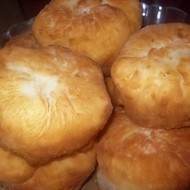 Жареные пирожки на сыворотке с повидлом