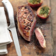 Жареные утиные грудки с можжевельником