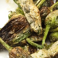 Жареные зеленые чили