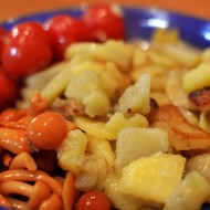 Жареный картофель с опятами