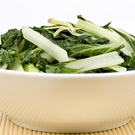 Жареный латук с чесноком