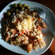 Жареный рис с креветками и сладким перцем