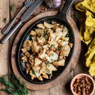 Жареные лисички с картофелем в сметане