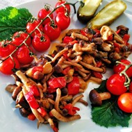 Жареные опята с овощами