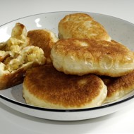 Жареные пирожки с горохом