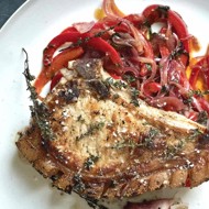 Жареные свиные отбивные с кисло-сладким перцем