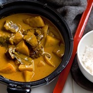 Желтое карри с говядиной и картофелем