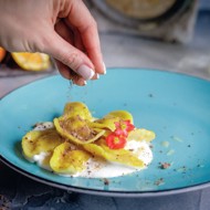 Желтые вареники с пряным бататом