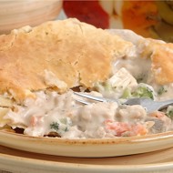 Зимний пирог с курицей и овощами