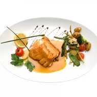 Золотистое филе палтуса в цитрусовой глазури с мисо