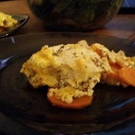 Зубатка, запеченная с овощами и сыром