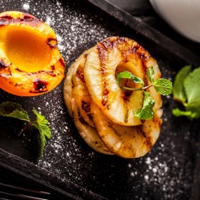 Ананас и персик на гриле