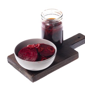 Азиатский салат из маринованной свеклы с кунжутом