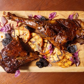 Баранина с черносливом и хурмой