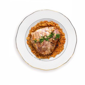 Бедро индейки с асафетидой и красной чечевицей