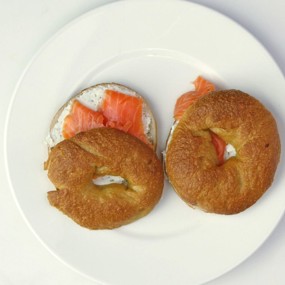Бейглы с мягким сливочным сыром и семгой