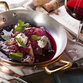 Блинчики креп со свеклой, черной смородиной и сыром Рикотта