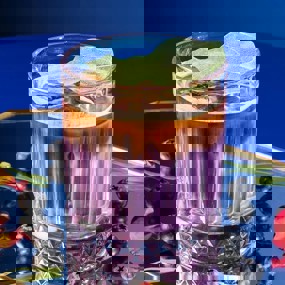 Черничный холодный латте