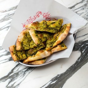 Фокачча с соусом песто