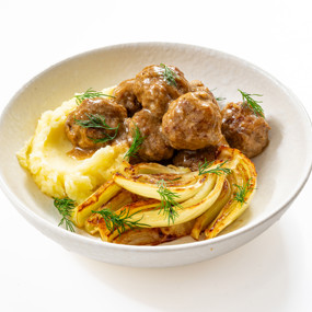 Фрикадельки в яблочно-сливовом соусе с глазированным фенхелем