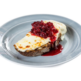 Горячий бутерброд со свиной шейкой и сыром